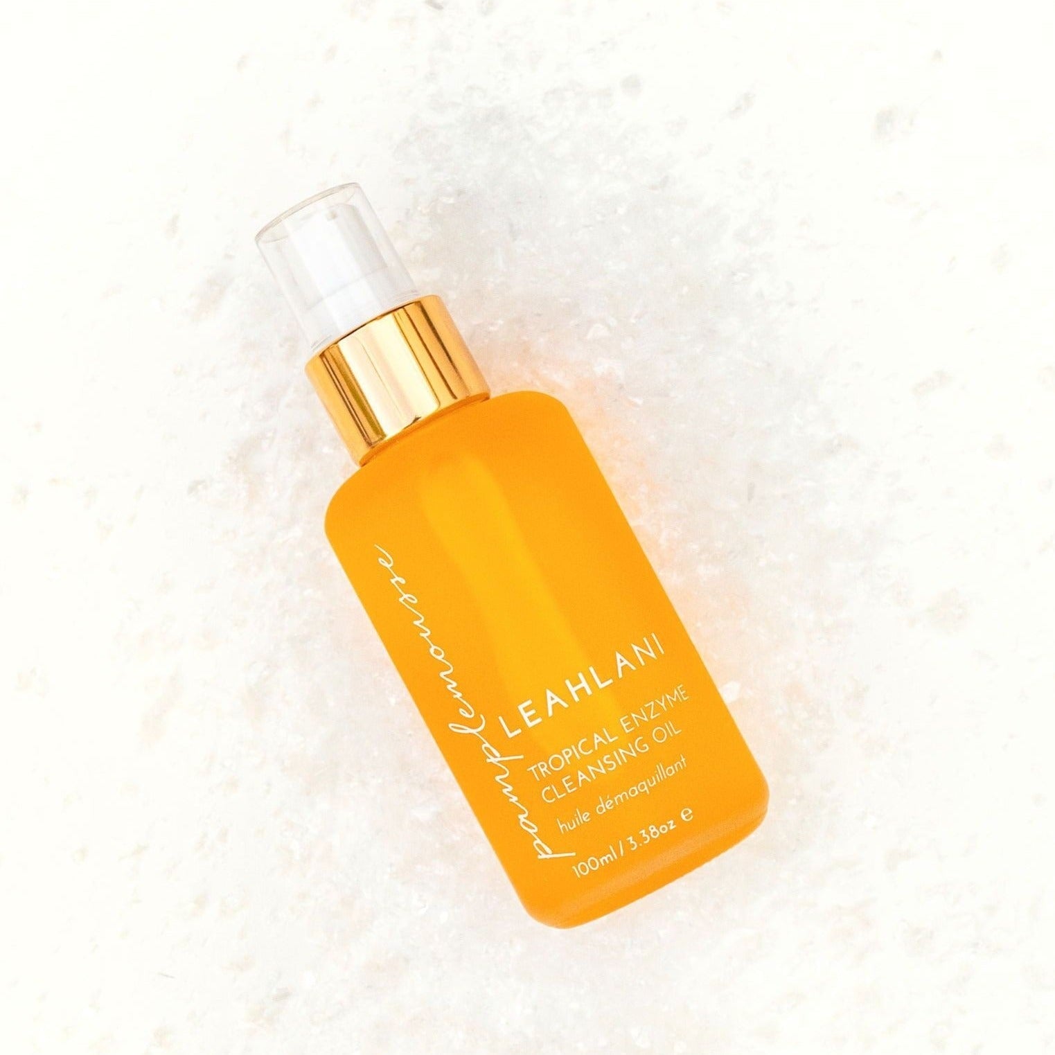 Leahlani Pamplemousse Cleansing Oil Flasche vor weißem Hintergrund