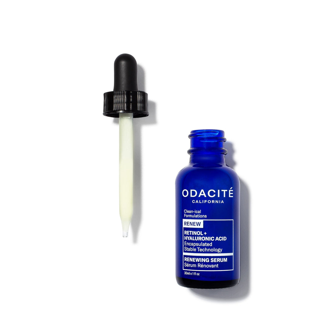 Odacité Renew Retinol + Hyaluronic Acid Serum – Produktflasche mit schwarzem Pipettenverschluss auf weißem Hintergrund