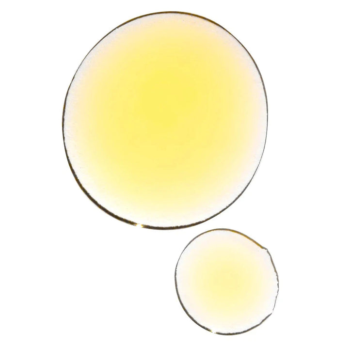 Texturbeispiel UMA Ultimate Brightening Face Oil – luxuriöses ayurvedisches Gesichtsöl für strahlende Haut