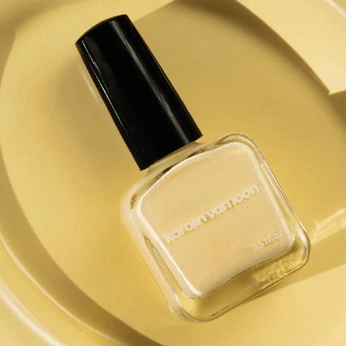 15-ml-Flasche - heller, gelber Nagellack von Karolin Van Loon – Farbton Beurre Soleil 