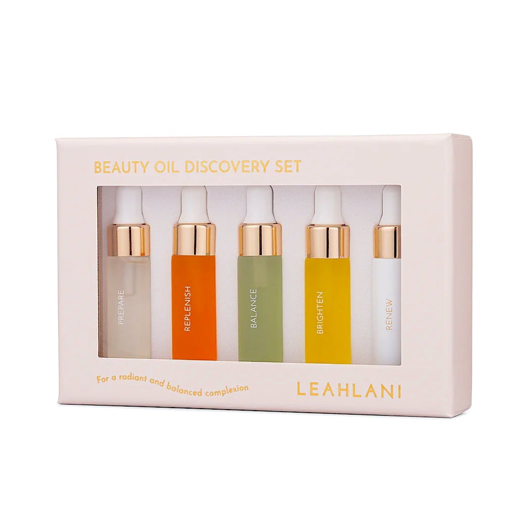 LEAHLANI Beauty Oil Discovery Set stehend vor weißem Hintergrund.