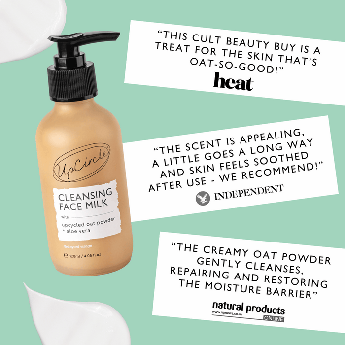 Flasche der UpCircle Cleansing Face Milk mit Aloe Vera und upgecyceltem Haferpulver – milchige Textur in Glasflasche mit schwarzem Pumpkopf auf hellem Hintergrund. North Glow