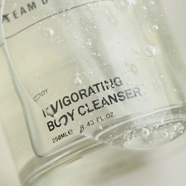 Nahaufnahme TEAM DR JOSEPH Body Cleansers.