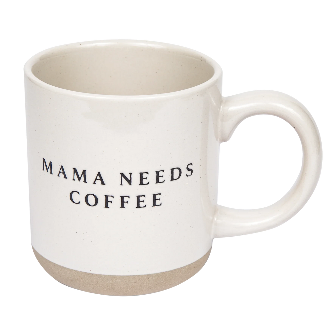 Cremefarbene Kaffeetasse mit der Aufschrift Mama needs Coffee. North Glow