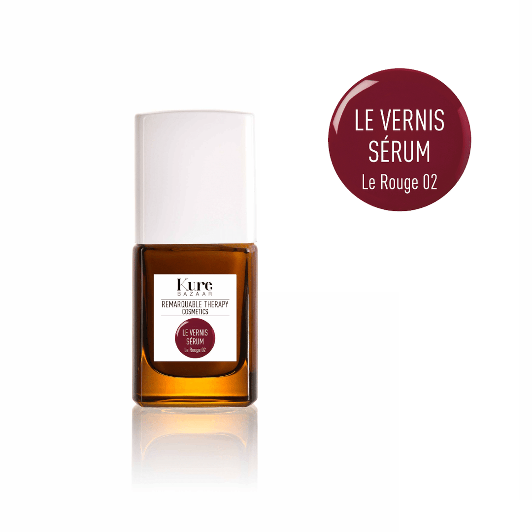 Le Vernis Serum Rouge 02 Nagellackflasche steht vor weißem Hintergrund.