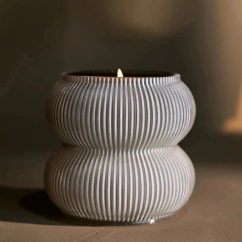 Brennende Designerkerze Koyl Sternenzelt von Looops in Kooperation mit Sheyn. North Glow