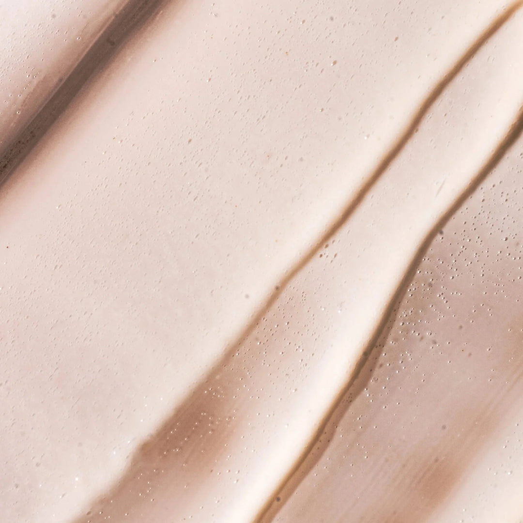 Texture of the MOISTURE + LIGHT cream from Dafna's.