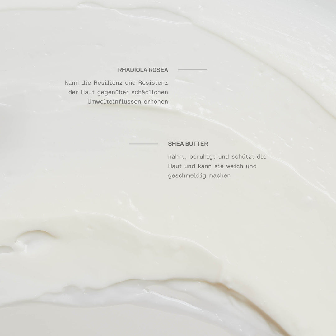 Nahaufnahme der cremigen, samtigen Textur der Skin Calming Cream von TEAM DR JOSEPH North Glow