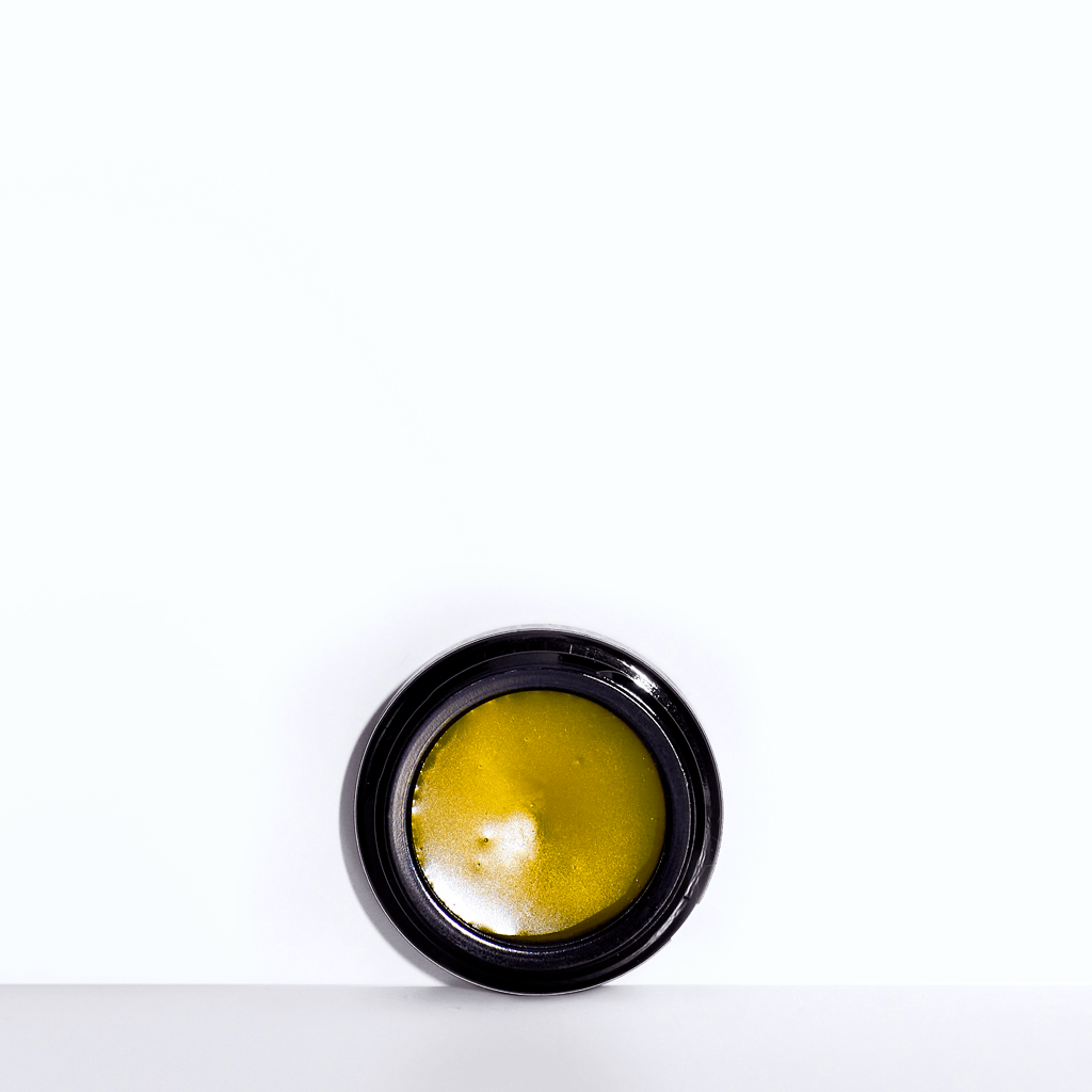 Lilfox CupuCool mask in black jar with yellow texture on white background