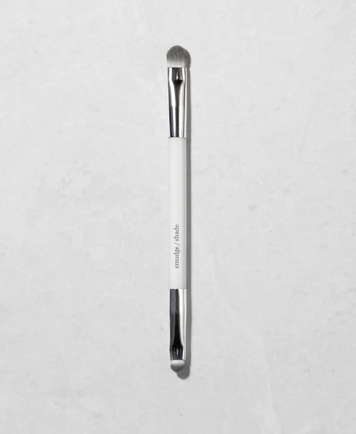 Ere Perez Eco Vegan Smudge & Shade Brush lies on a white base.
