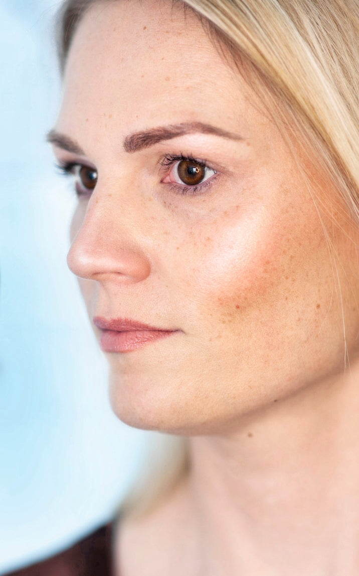 Luminescence ~ radiant blush and highlighter in one, in 2 shades North Glow