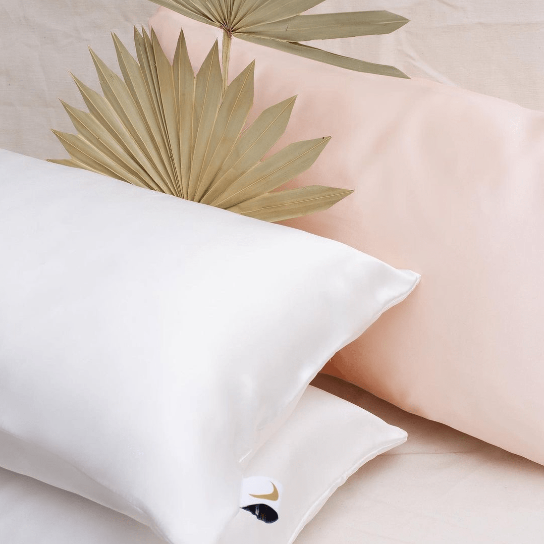 Luxury silk pillowcase against wrinkles, split ends and acne - 80x80 North Glow