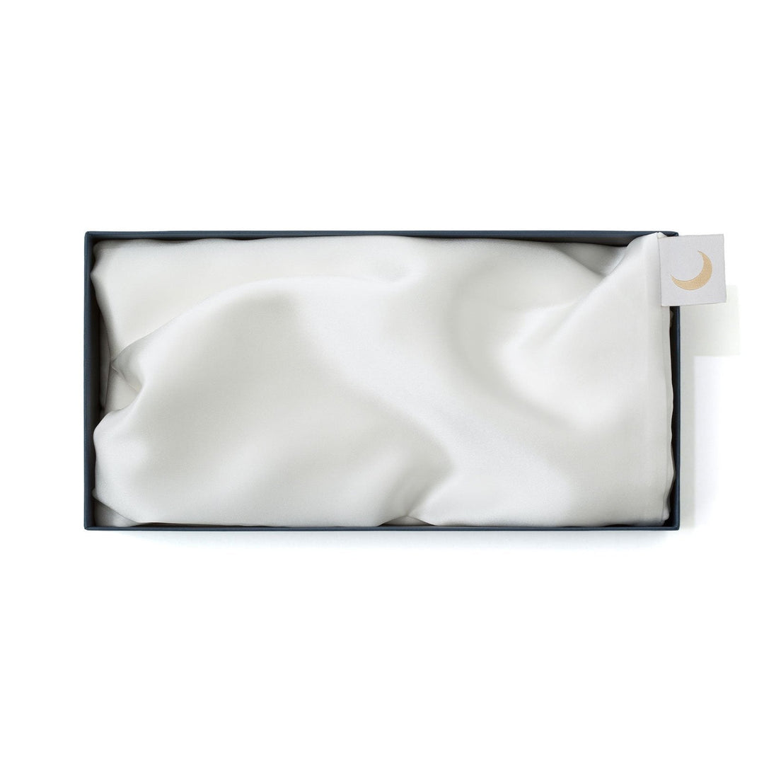 Luxury silk pillowcase against wrinkles, split ends and acne - 80x80 North Glow