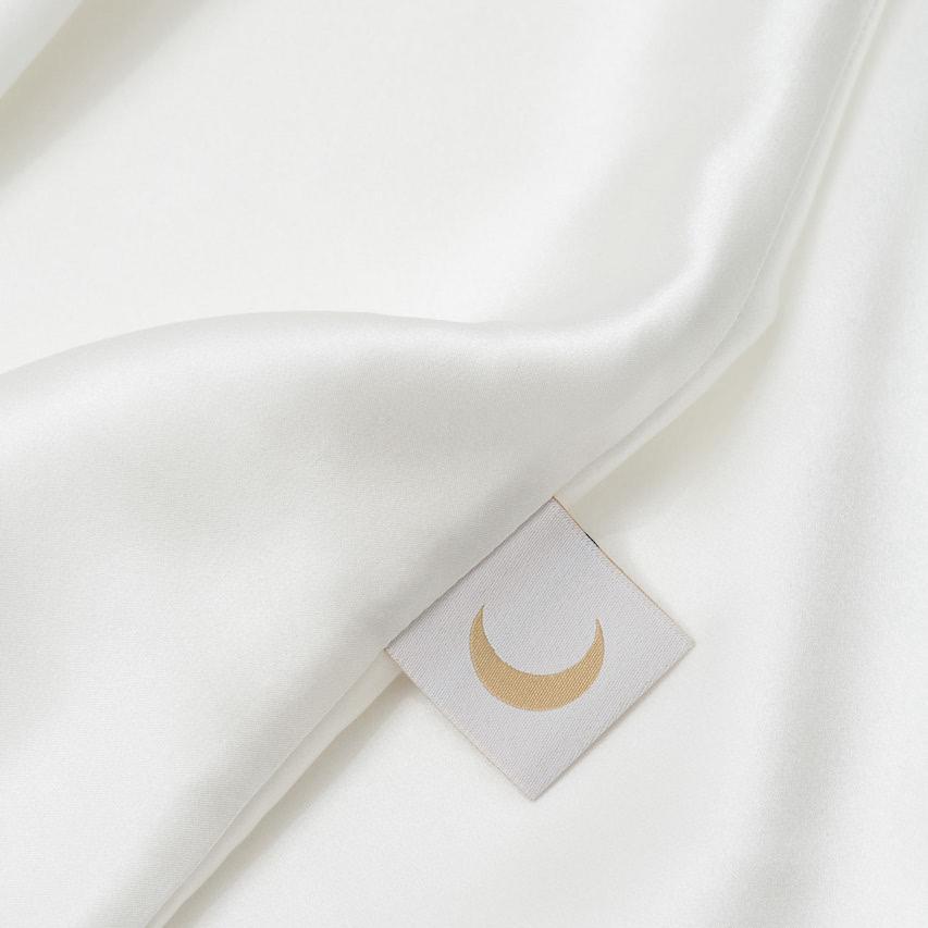 Luxury silk pillowcase against wrinkles, split ends and acne - 80x80 North Glow