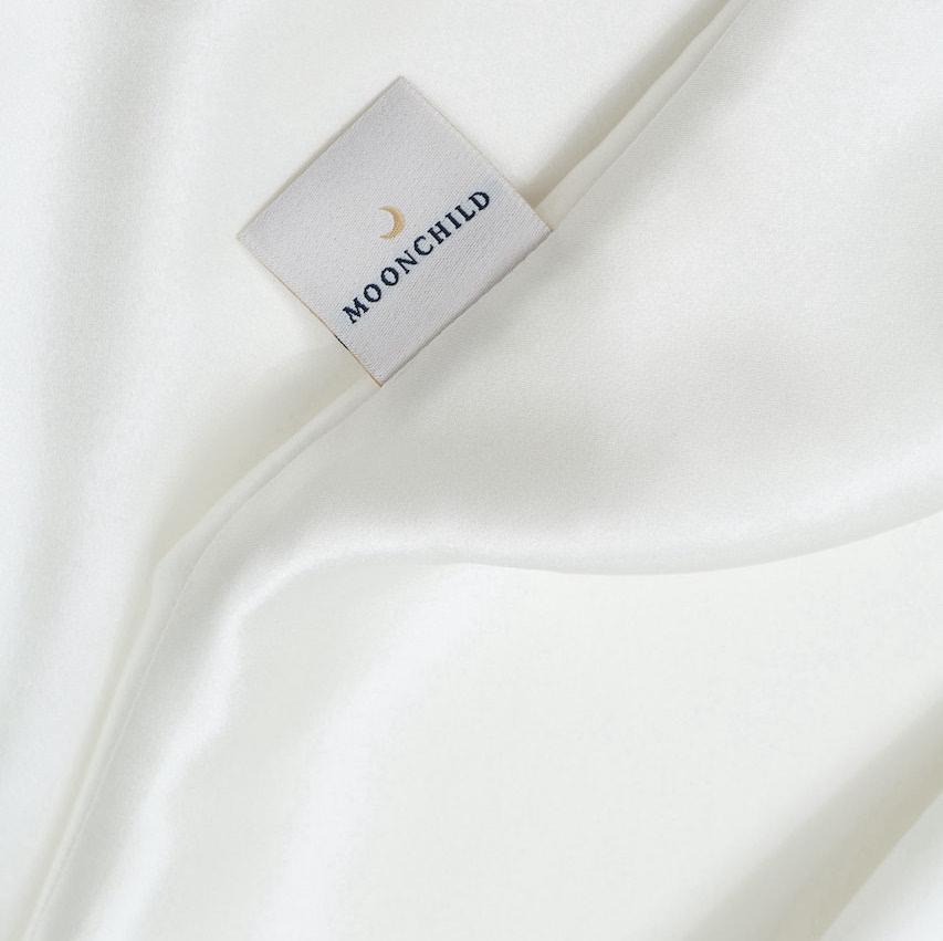 Luxury silk pillowcase against wrinkles, split ends and acne - 80x80 North Glow