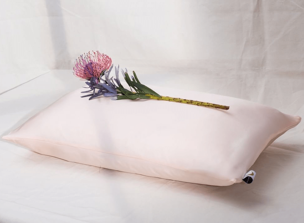 Luxury silk pillowcase against wrinkles, split ends and acne - 80x80 North Glow