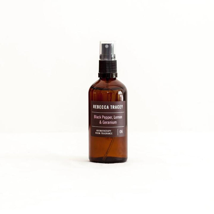 Room spray in the fragrance combination of black pepper, lemon & geranium