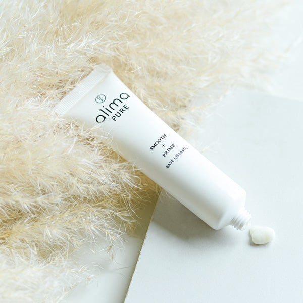 Smooth + Prime - light makeup base for better durability