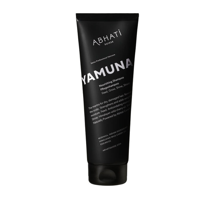 Shampoo Tube Yamuna von Abhati Suisse vor weißem Hintergrund.
